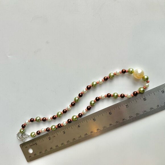 Colorful faux pearl necklace - Picture 5 of 7